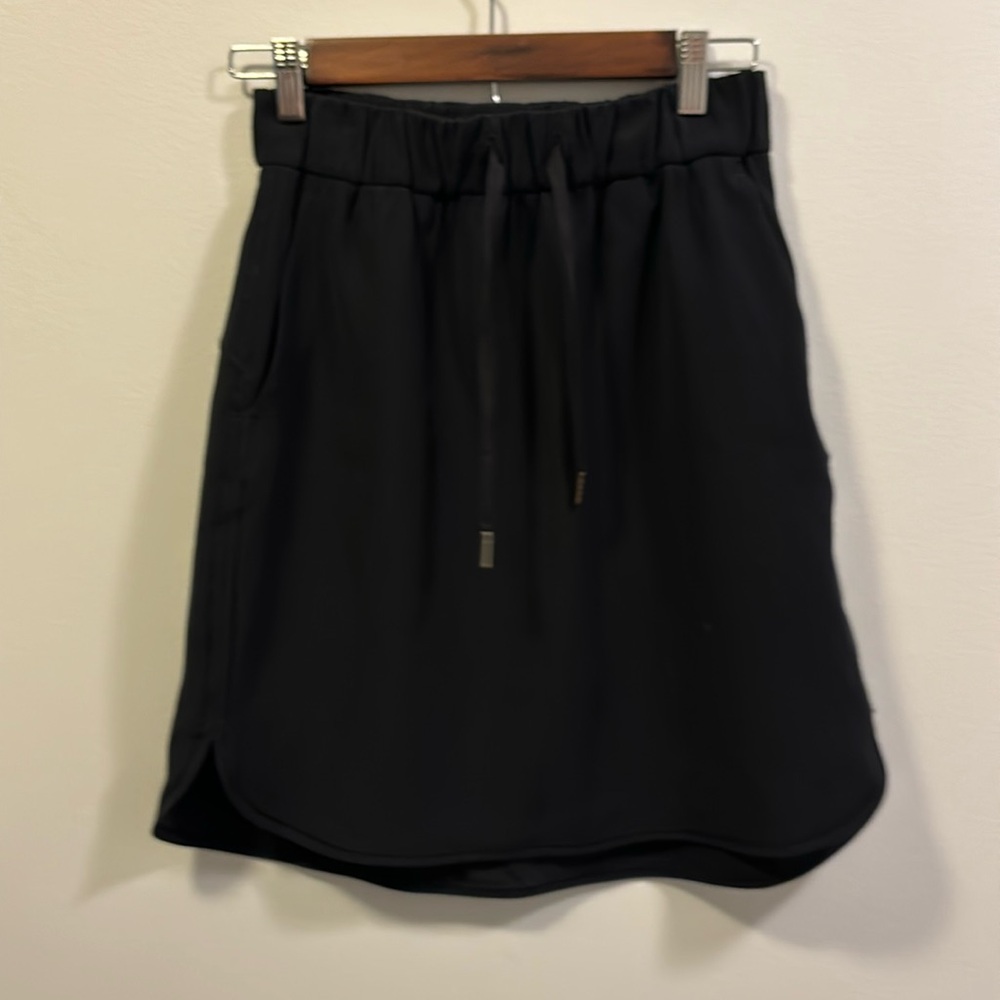 Lululemon skirt size 6 black